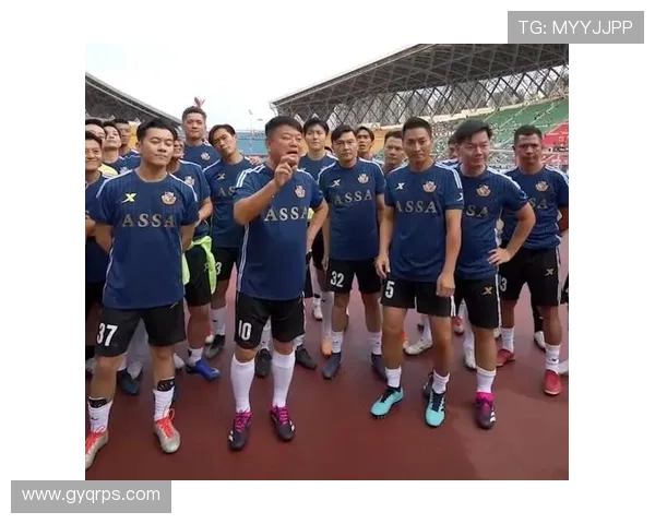 足球明星同框瞬间珍藏集锦展现绿茵场上的友谊与荣耀