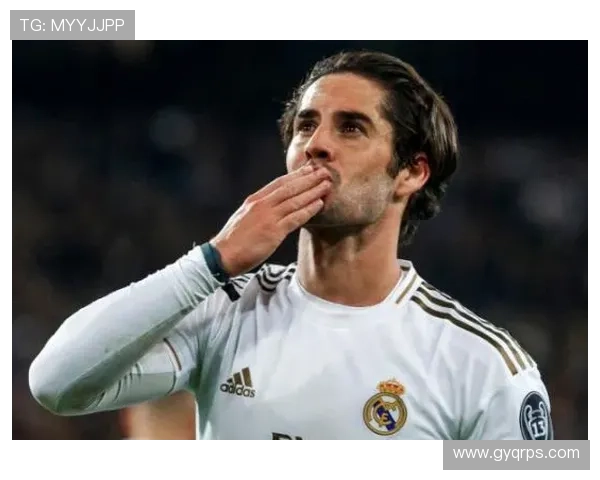 足球明星因争执打孩子手机引发社会关注与热议