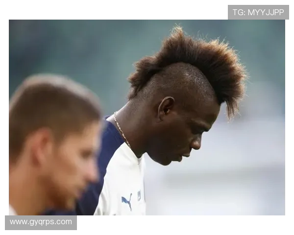 足球明星圆发型女生的时尚魅力与个性展示解析