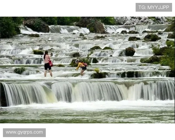 足球明星带你畅玩户外互动游戏体验尽享激情与乐趣