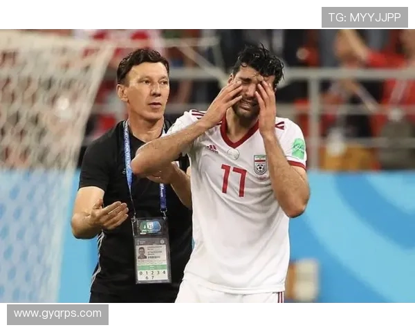 足球明星在赛场上泪洒当场感人瞬间引发球迷共鸣视频回顾 足球明星在赛场上泪洒当场感人瞬间引发球迷共鸣视频回顾